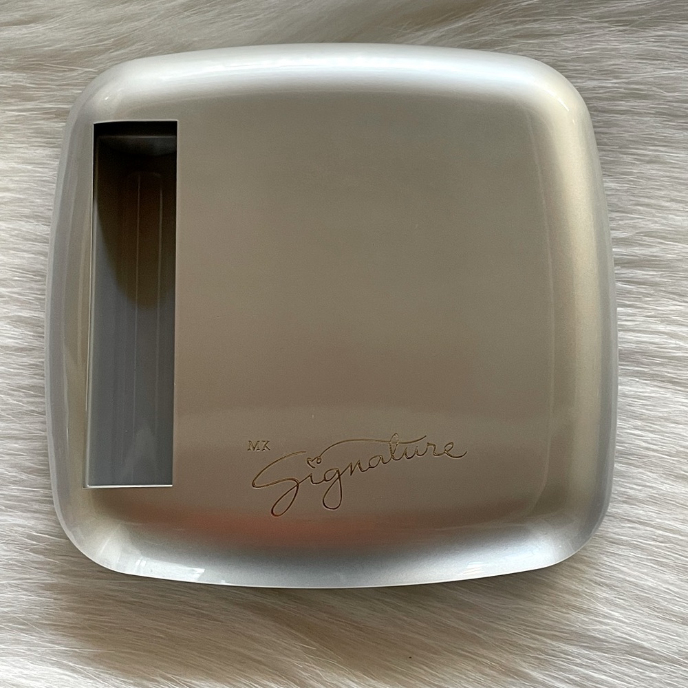 Mary Kay Signature Custom Compact - Picture 3 of 5